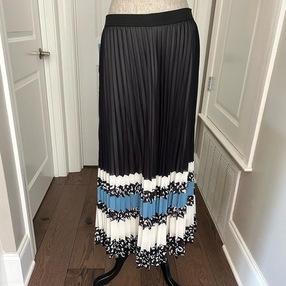 NWT! Blue Sol Womens Black& Blue Mixed Design Lined Accordion Midi Skirt Size XL - Picture 3 of 12
